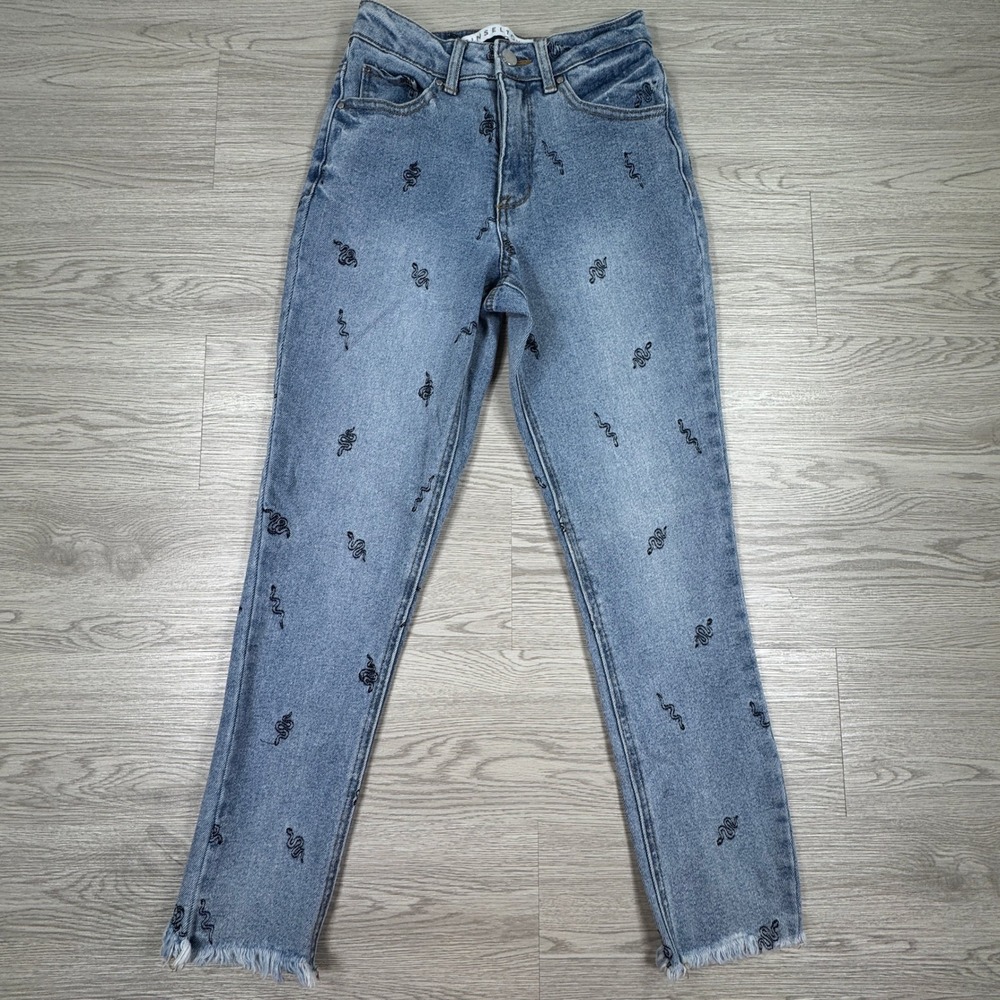 Tinseltown Women's Jeans Snake Embroidered Straight Leg Light Wash Size 1 Fringe